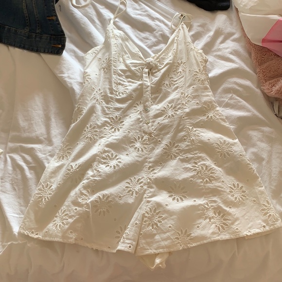 Off white romper - Picture 1 of 2